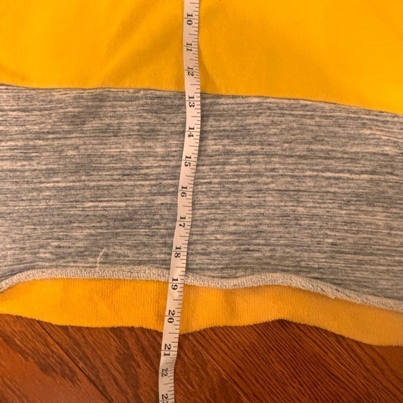 Pink women’s crop sweatshirt size Large - Picture 3 of 8